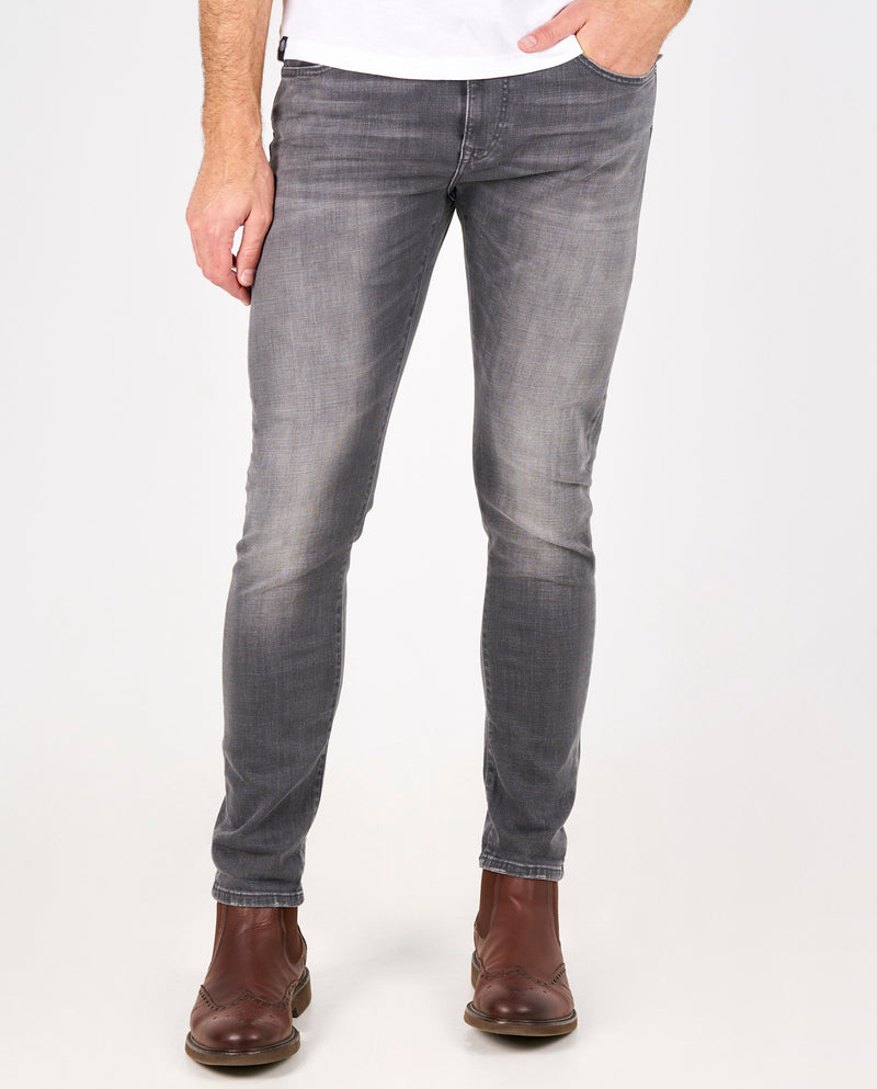 Vaquero de hombre skinny en color gris