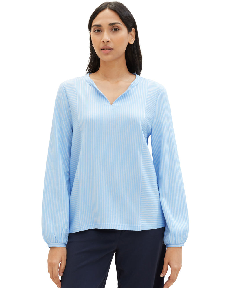 Blusa de mujer de manga larga cuello de pico azul claro